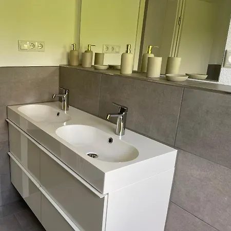 Апартаменты In Ruhiger Siedlung Mit Terrasse Und Stellplatz *