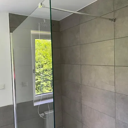 Апартаменты In Ruhiger Siedlung Mit Terrasse Und Stellplatz