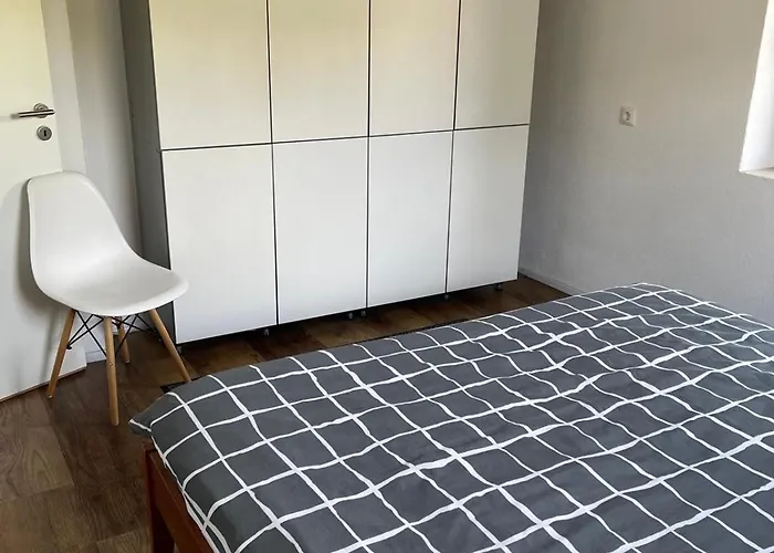 Appartement In Ruhiger Siedlung Mit Terrasse Und Stellplatz