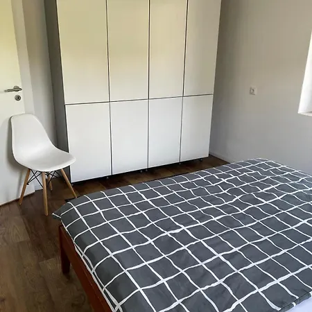 Apartment In Ruhiger Siedlung Mit Stellplatz