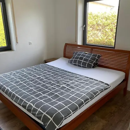 In Ruhiger Siedlung Mit Terrasse Und Stellplatz Apartamento *