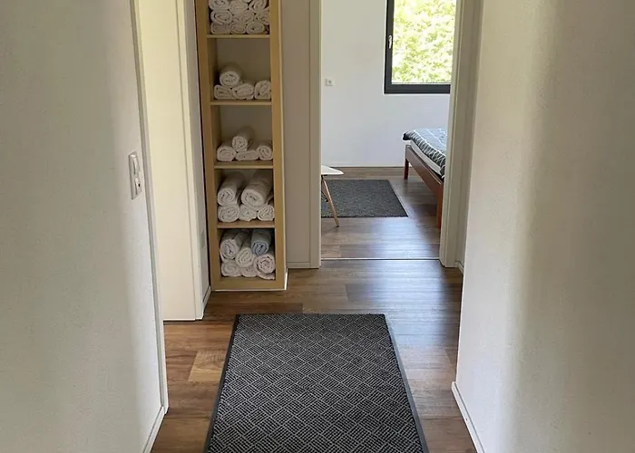 In Ruhiger Siedlung Mit Terrasse Und Stellplatz * Landshut